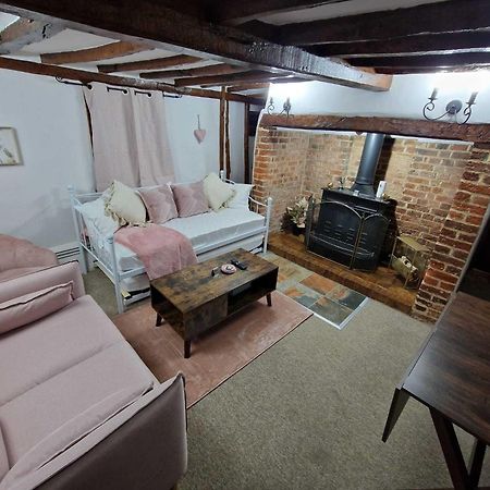 Two Bedroom Grade Ll Cottage At Az Luxury Stays Honey Horsefield With Wifi And Free Parking Hundon Dış mekan fotoğraf