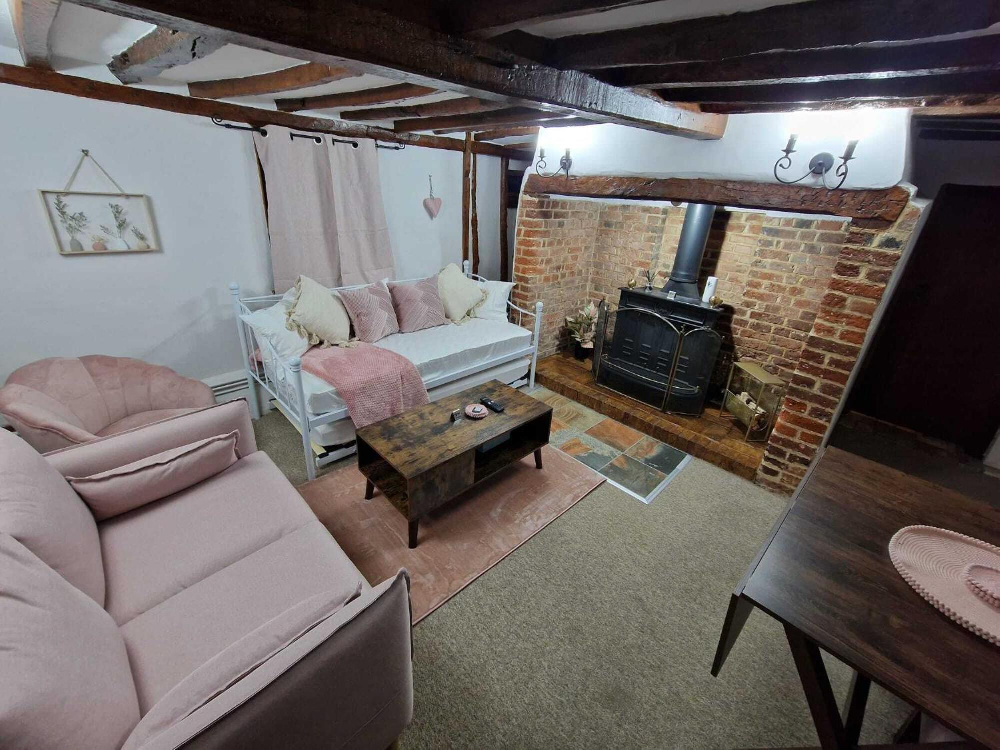 Two Bedroom Grade Ll Cottage At Az Luxury Stays Honey Horsefield With Wifi And Free Parking Hundon Dış mekan fotoğraf